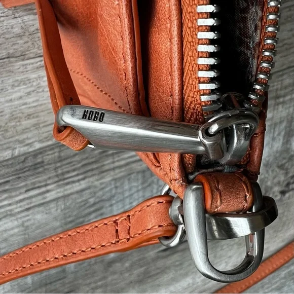 NWT HOBO Convertible Crossbody Clutch - Picture 8 of 16